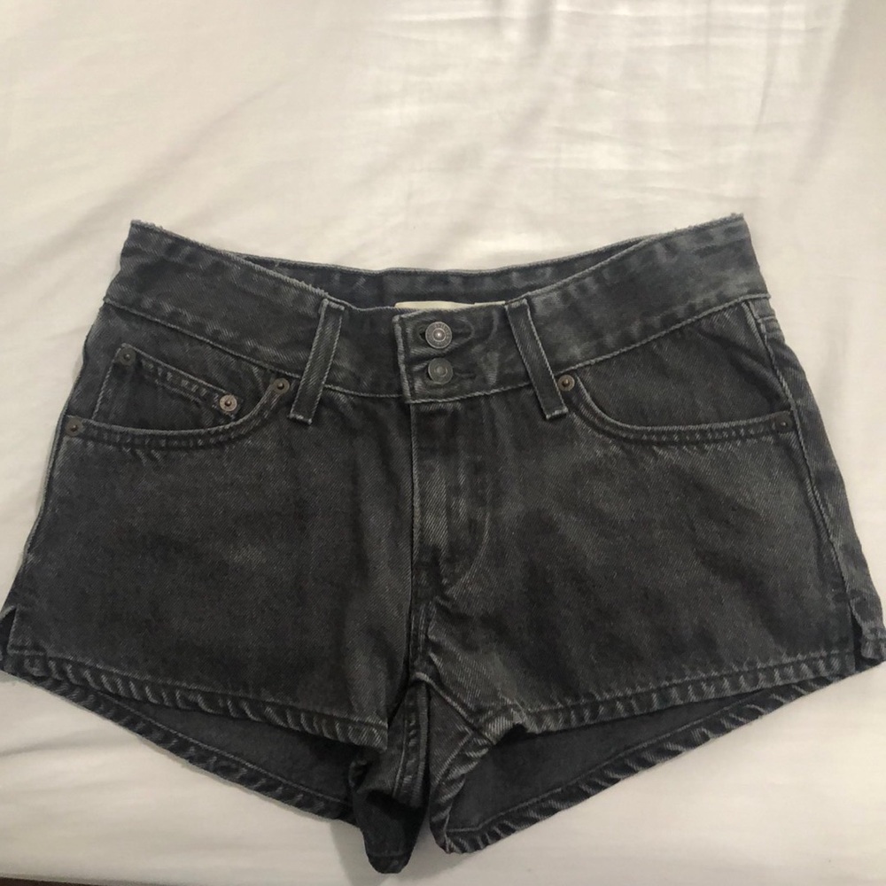 Levis black washed short